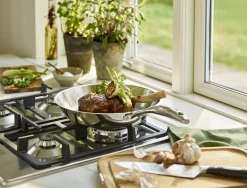New SCANPAN 28 cm stegepande i omslag - STS